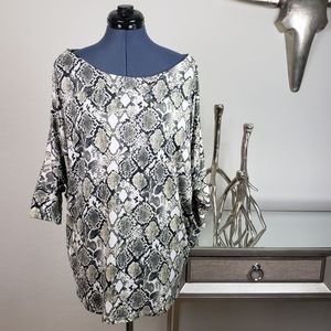 Snake print Dolman sleeve top sz lg